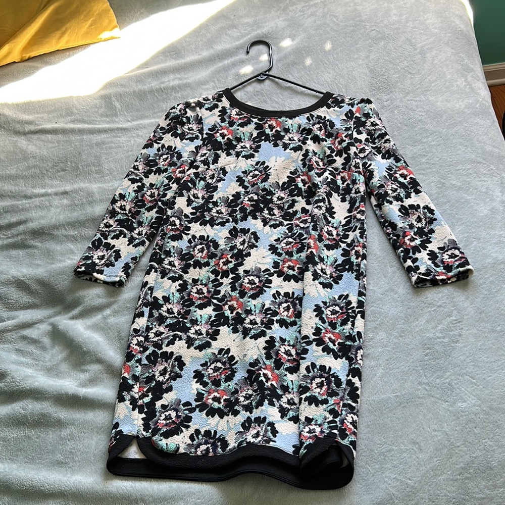 Knee length/low thigh blue, kind of loose, flowery dress. Long sleeve.